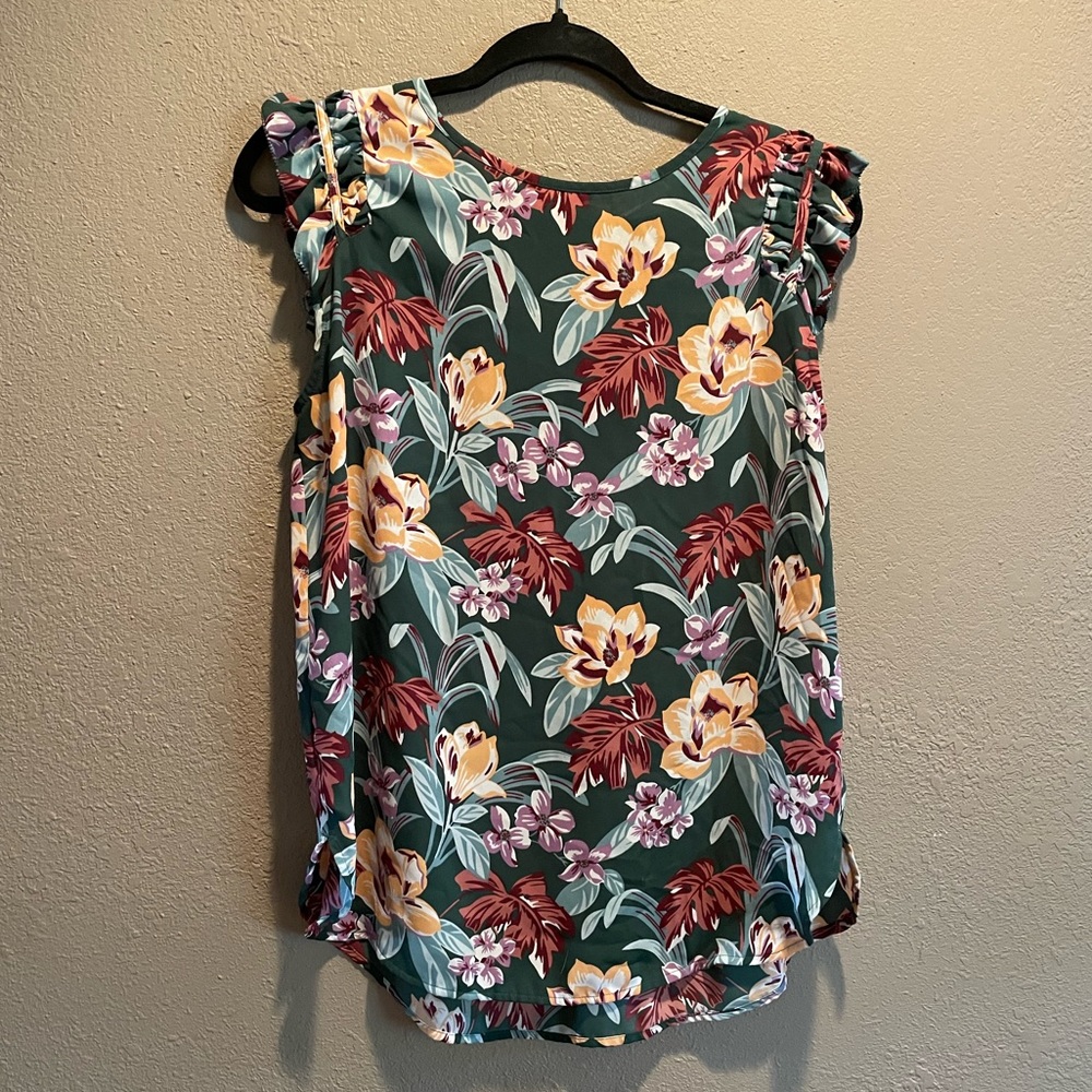 Sleeveless blouse